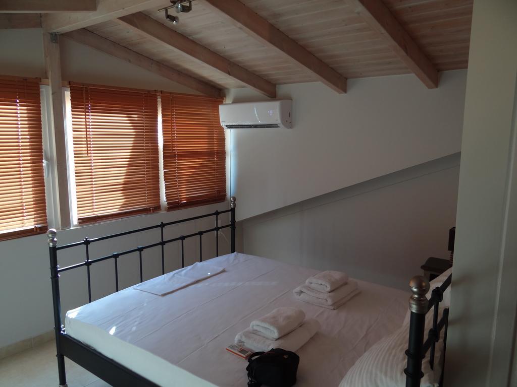 Aperanto House Paralia Loutsas エクステリア 写真