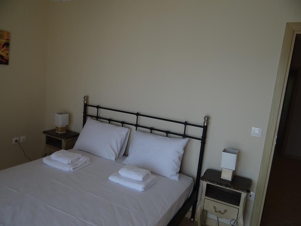 Aperanto House Paralia Loutsas エクステリア 写真