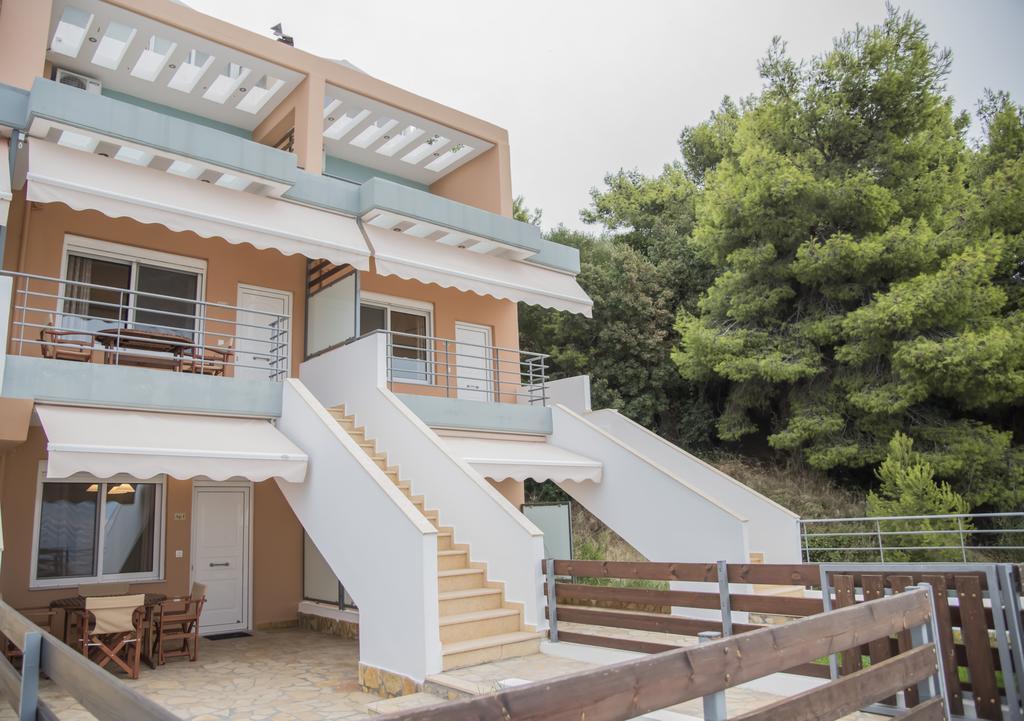 Aperanto House Paralia Loutsas エクステリア 写真