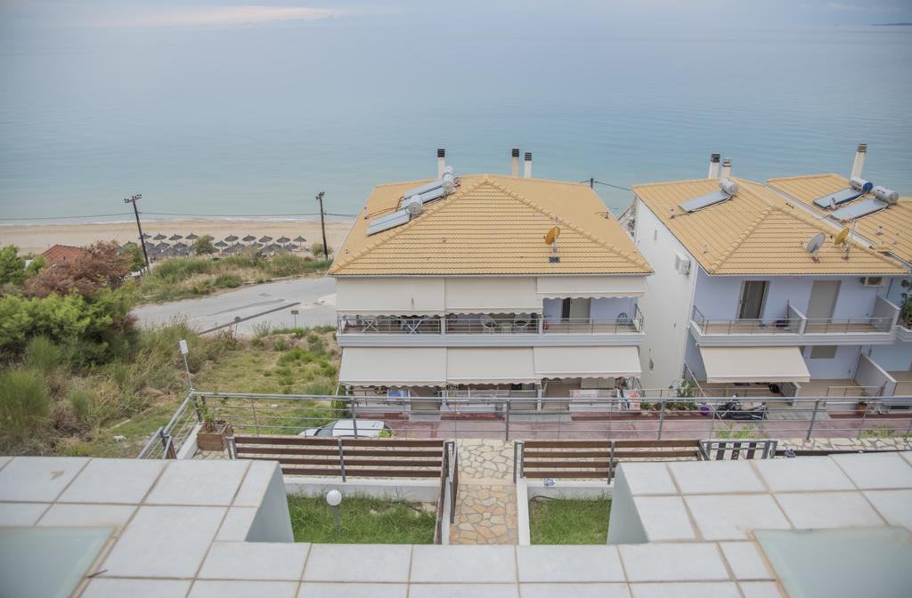Aperanto House Paralia Loutsas エクステリア 写真