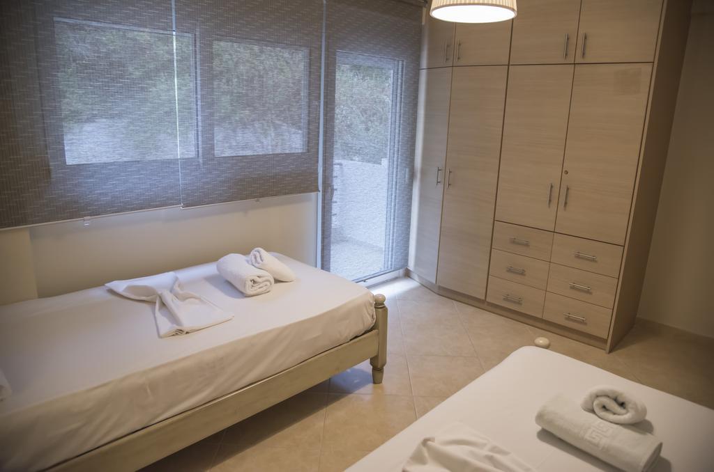Aperanto House Paralia Loutsas エクステリア 写真