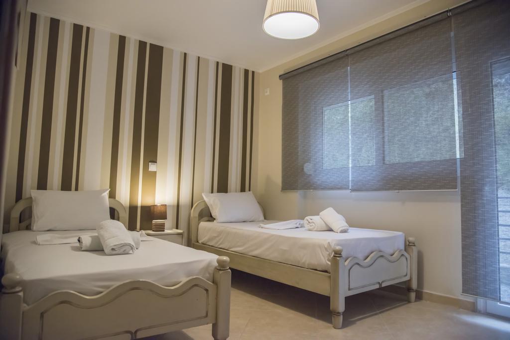 Aperanto House Paralia Loutsas エクステリア 写真
