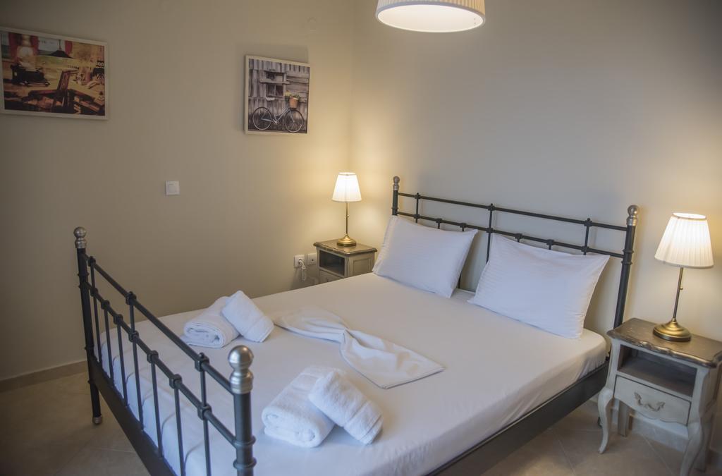 Aperanto House Paralia Loutsas エクステリア 写真