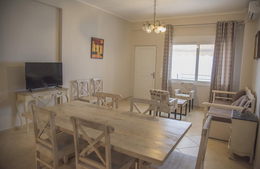 Aperanto House Paralia Loutsas エクステリア 写真